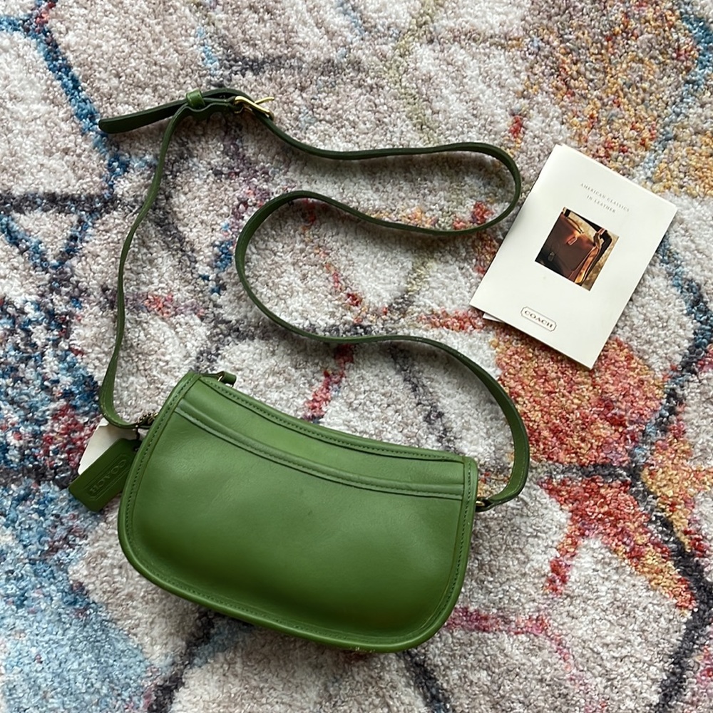 (rare find) VINTAGE COACH Wendie Ziptop Crossbody in Apple Green, #9031